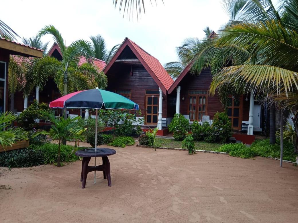 Elegant Green Beach Resort Trincomalee Exterior photo